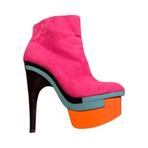 Hot pink suede platform ankle boots. unique color blocked heel.